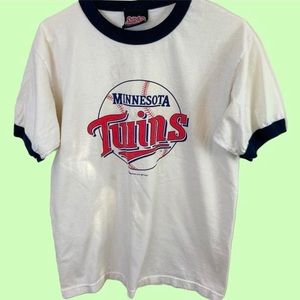 2005 Vintage White Minnesota Twins Baseball Tee short sleeve shirt with graphic